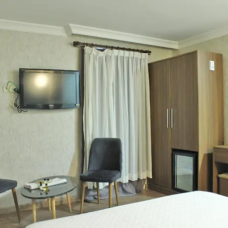 Red Green Izmir Exterior photo