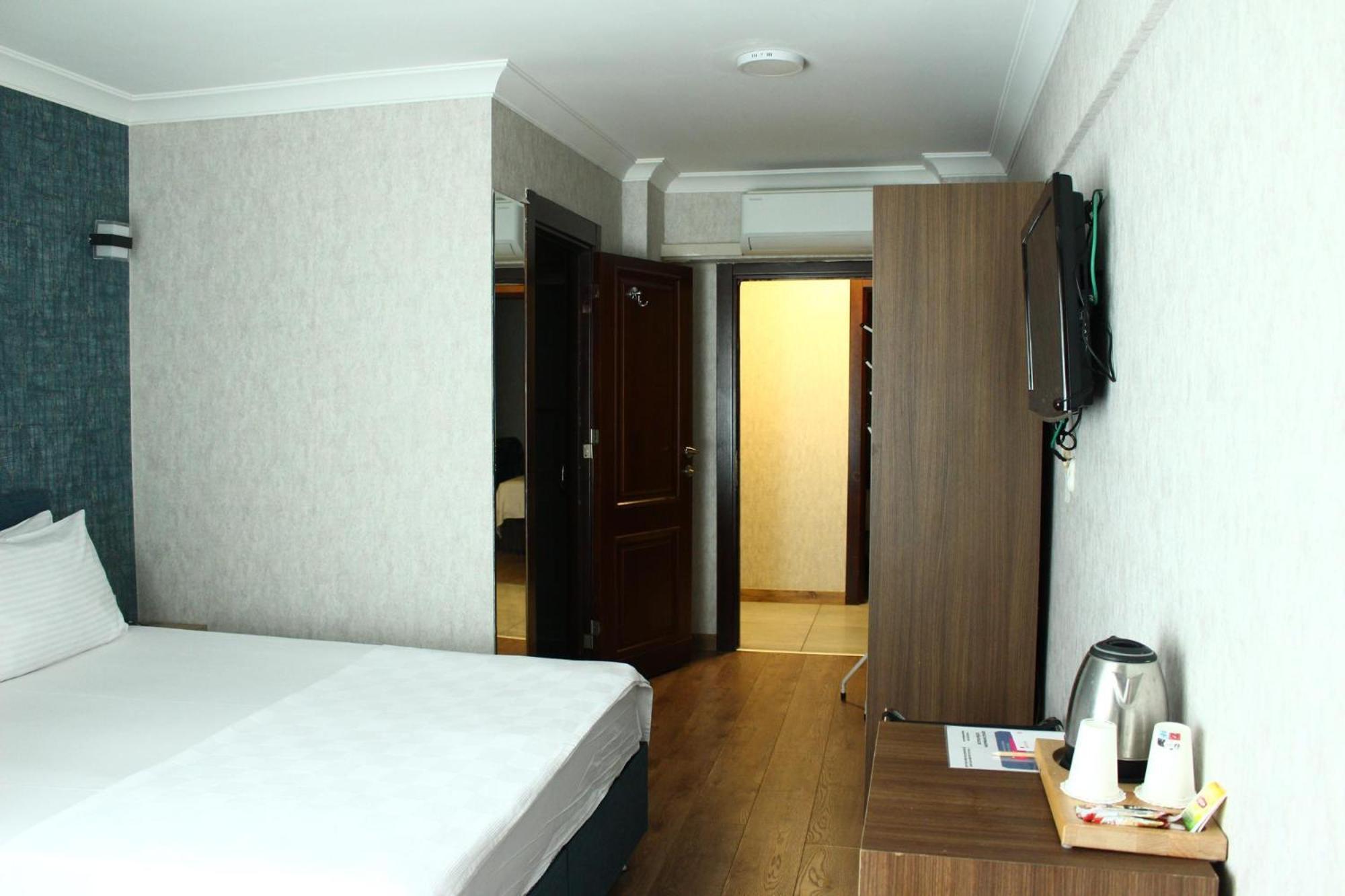 Hotel Red *